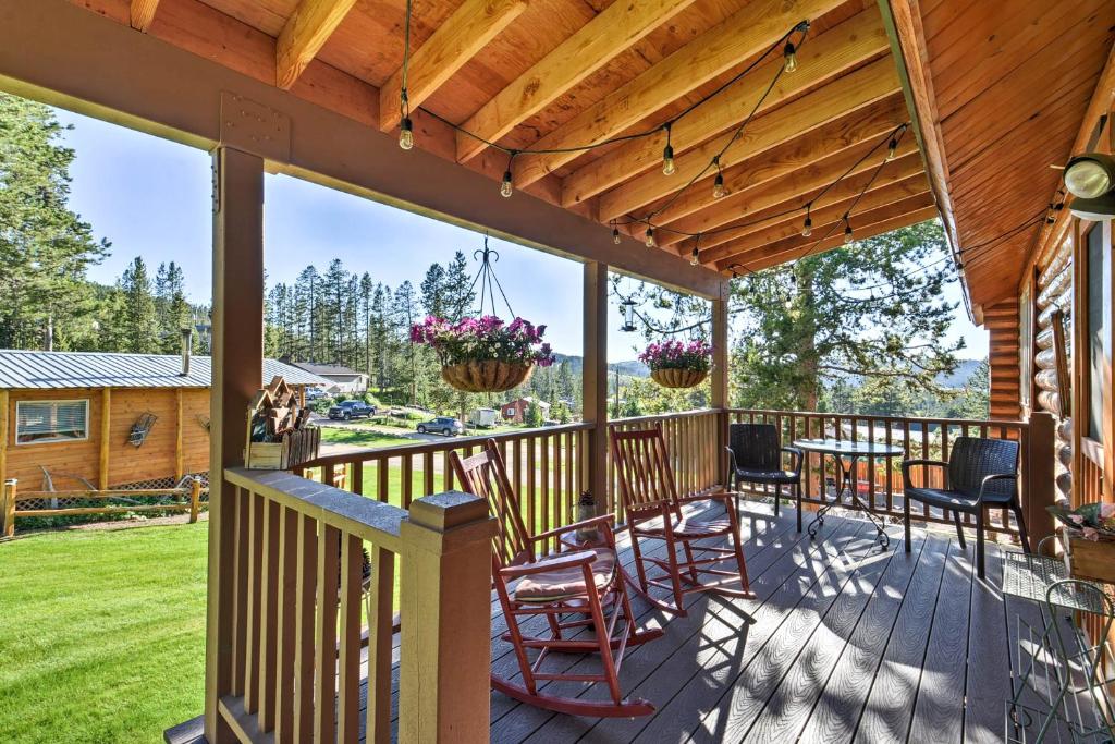 Anaconda Cabin with Fire Pit Walk to Georgetown Lake - image 3