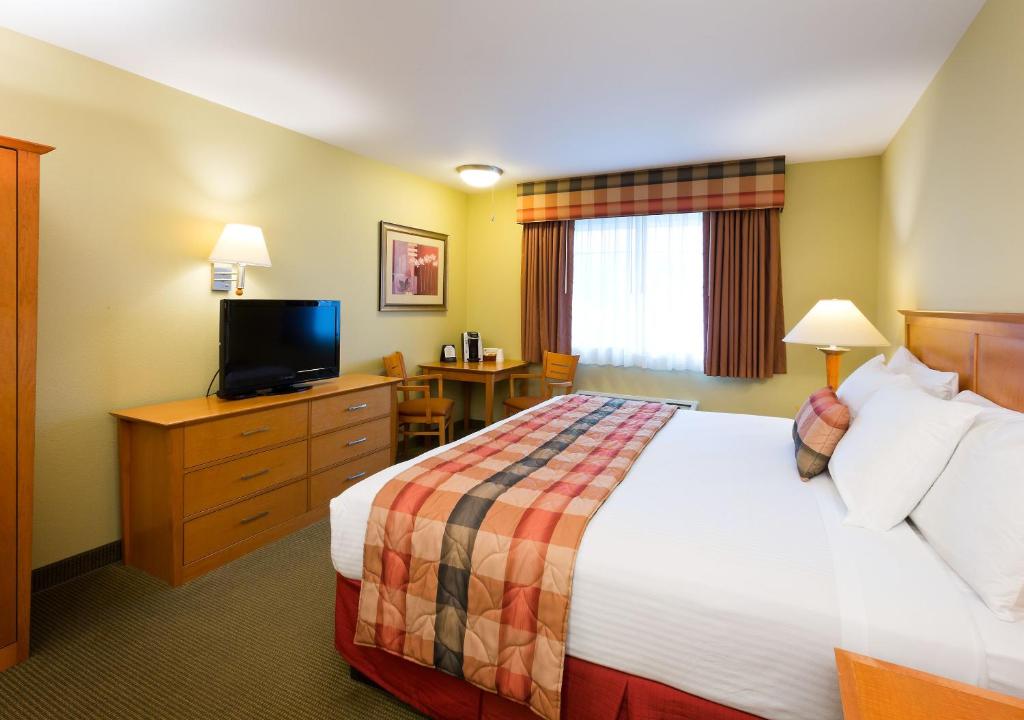 The Marina Inn - image 2