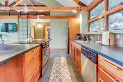 Driftwood Retreat - image 14
