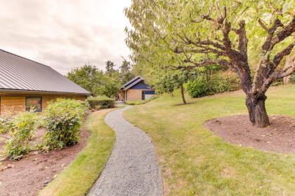 Driftwood Retreat - image 8