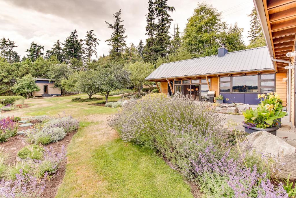 Fidalgo Island Waterfront Stunner - main image
