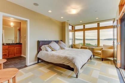 Fidalgo Island Waterfront Stunner - image 15