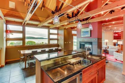 Fidalgo Island Waterfront Stunner - image 4