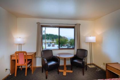 Cap Sante Inn - image 13