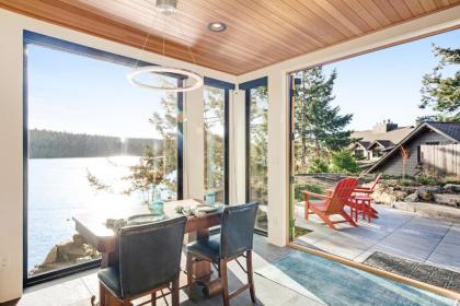 Kingfisher Cove Hideaway - image 8