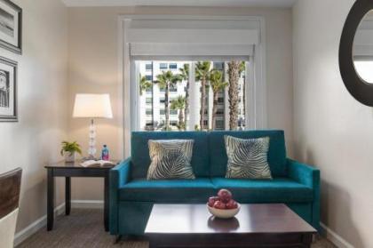 Peacock Suites - image 7