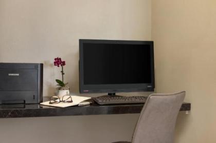 Peacock Suites - image 34