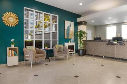 Peacock Suites - image 9