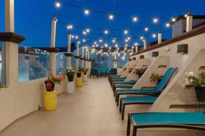 Peacock Suites - image 11
