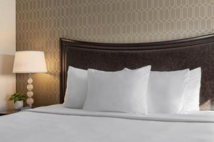 Peacock Suites - image 12