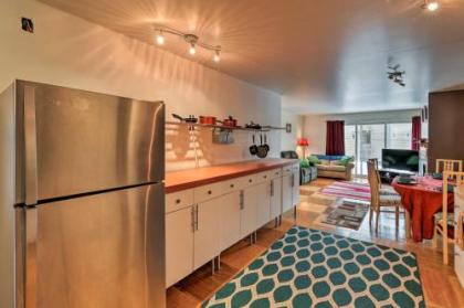 Central Anchorage Condo Walk to town and Coast