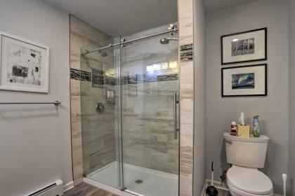 Modern Downtown Getaway - Walk to Waterfront! - image 18