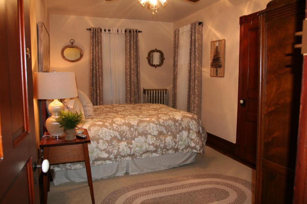 Lizard Creek Inn - image 7