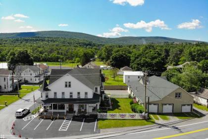 Lizard Creek Inn - image 8