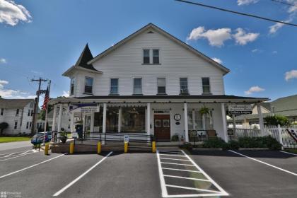 Lizard Creek Inn - image 9