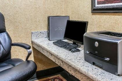 Quality Inn & Suites Ann Arbor Hwy 23 - image 12
