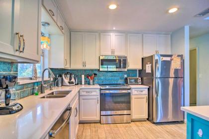 Vibrant Island Home with Pool 1 Block to Beach - image 15