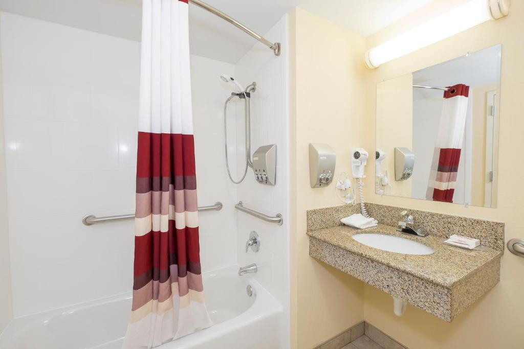 Red Roof Inn Annapolis - image 2