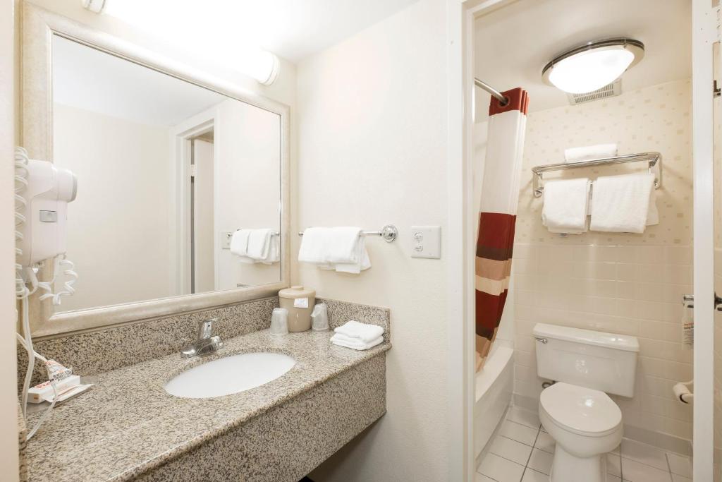Red Roof Inn Annapolis - image 5