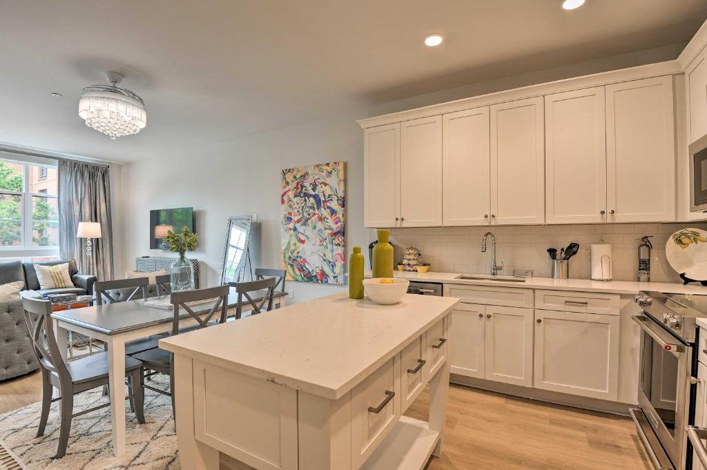 Chic Condo with Balcony 1Mi to Annapolis Harbor - image 7