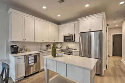 Chic Condo with Balcony 1Mi to Annapolis Harbor - image 8