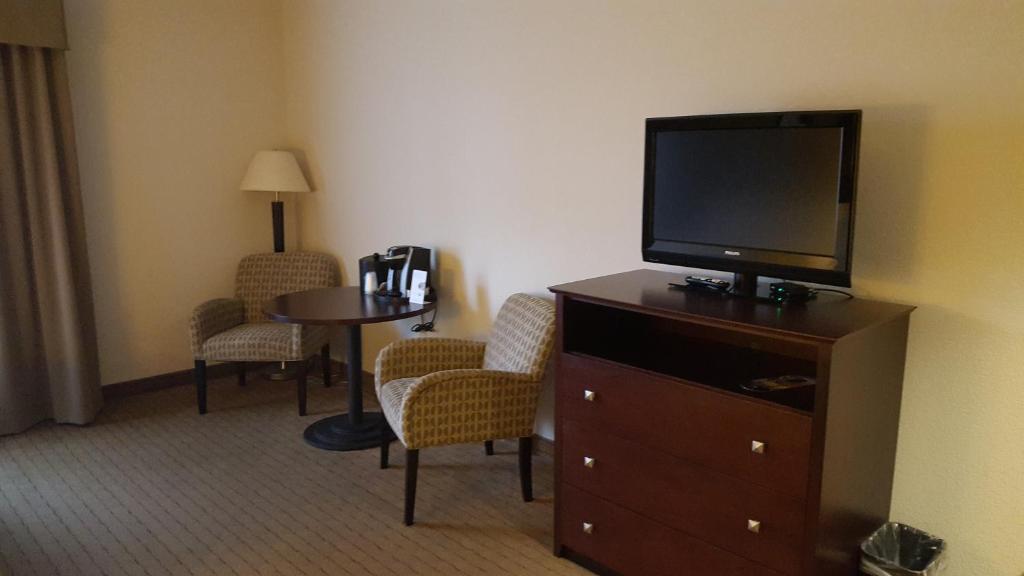 Holiday Inn Express Hotel & Suites Antigo an IHG Hotel - image 3