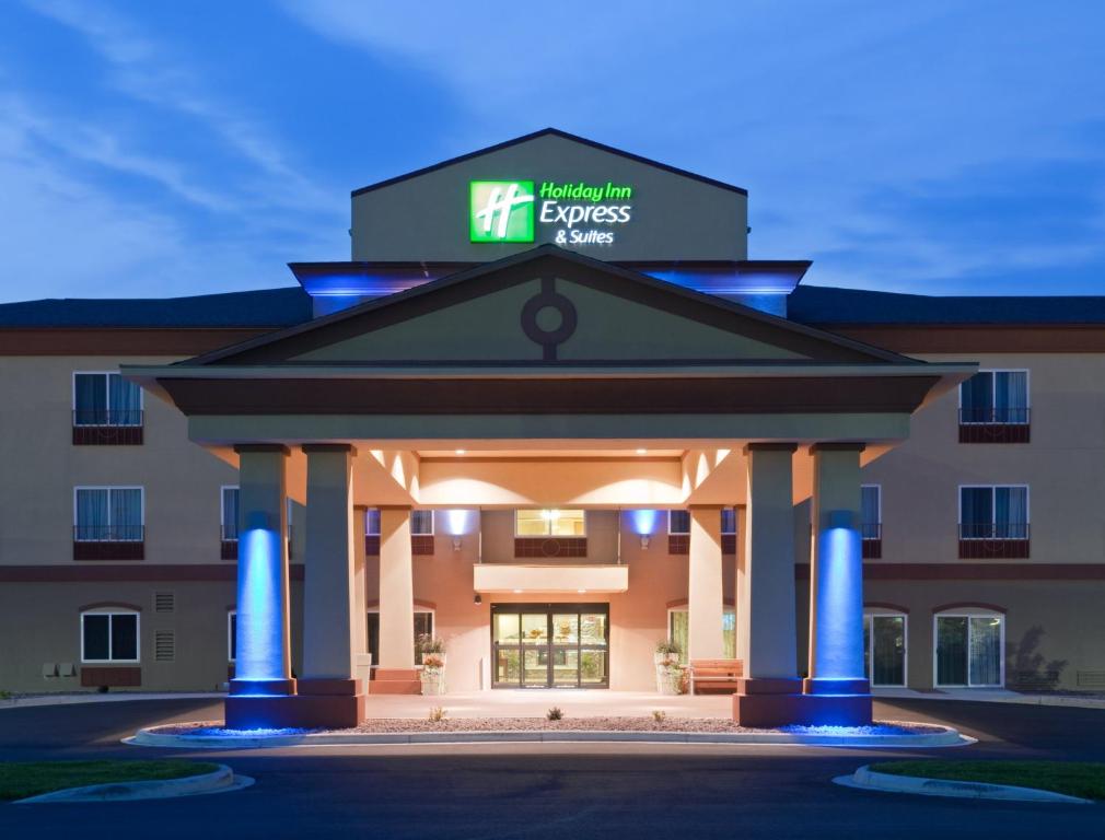 Holiday Inn Express Hotel & Suites Antigo an IHG Hotel - image 5