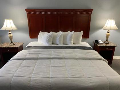 Quarters Inn & Suites - image 11