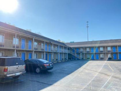 Quarters Inn & Suites - image 15