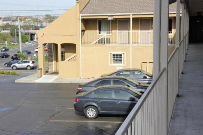 Quarters Inn & Suites - image 18
