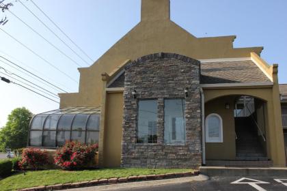 Quarters Inn & Suites - image 2