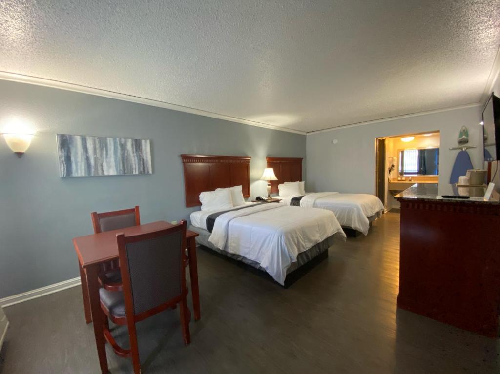 Quarters Inn & Suites - image 3