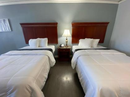 Quarters Inn & Suites - image 5