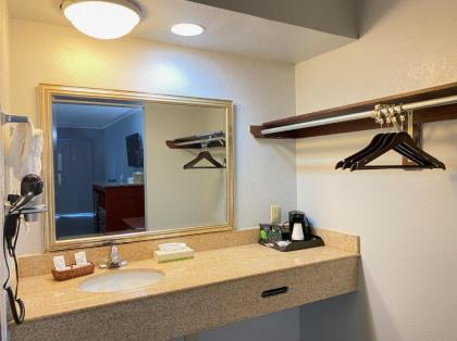Quarters Inn & Suites - image 7