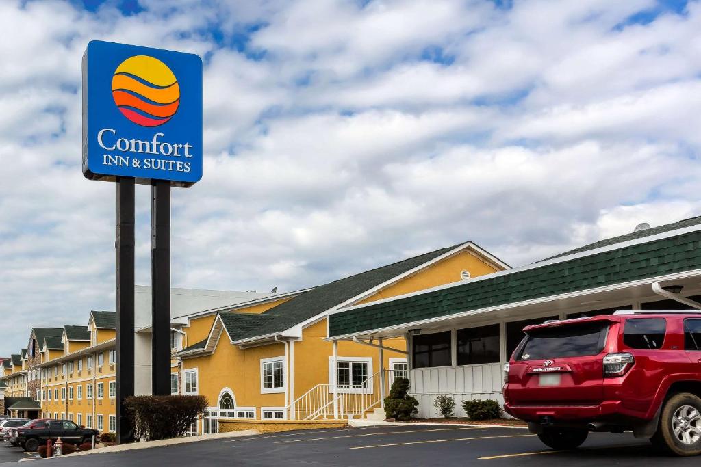 Comfort Inn & Suites - main image