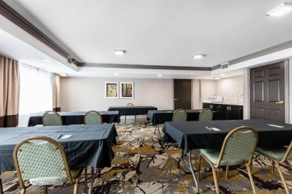 Comfort Inn & Suites - image 13