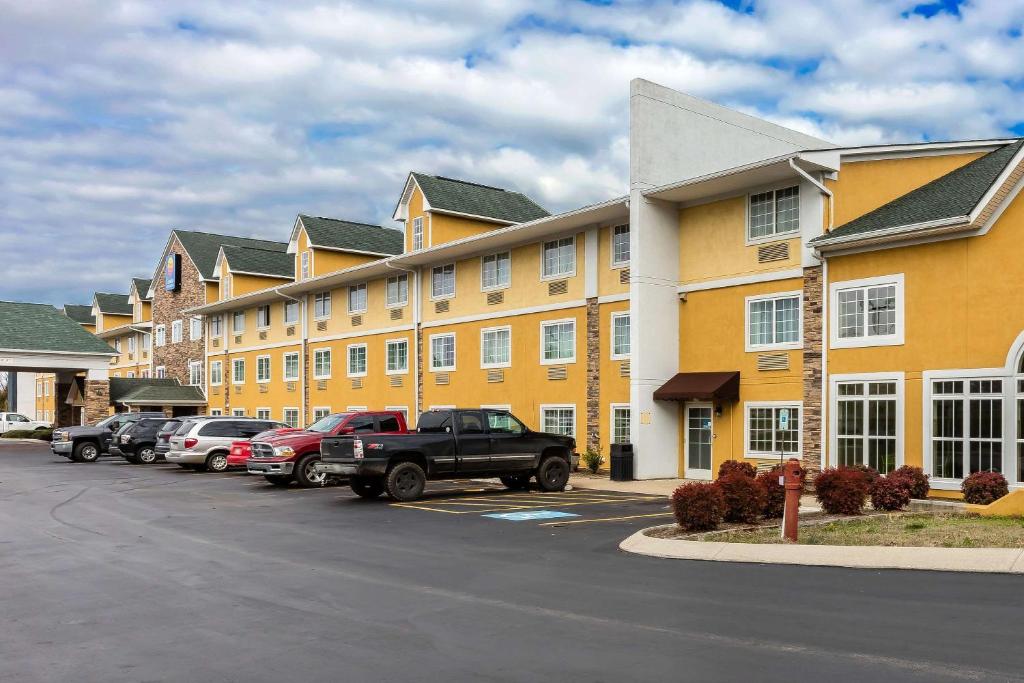 Comfort Inn & Suites - image 2