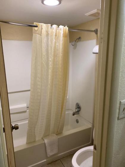 Knights Inn Nashville Antioch - image 5