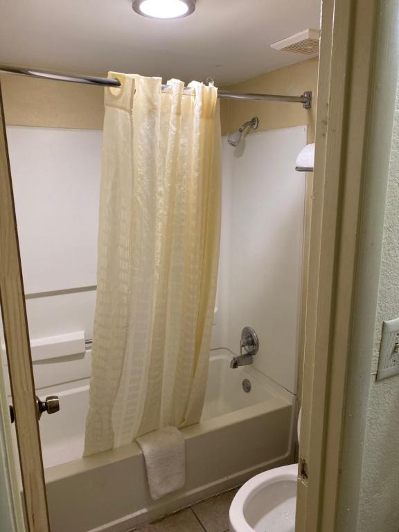 Knights Inn Nashville Antioch - image 5
