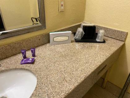 Knights Inn Nashville Antioch - image 6