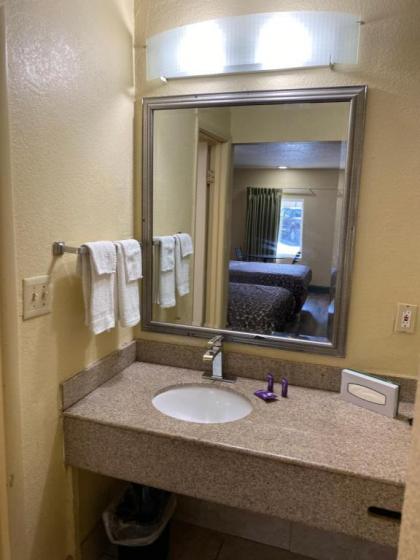 Knights Inn Nashville Antioch - image 9