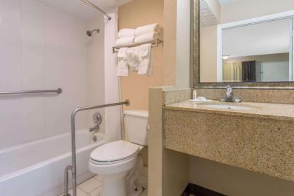 Super 8 by Wyndham Antioch/Nashville South East - image 2