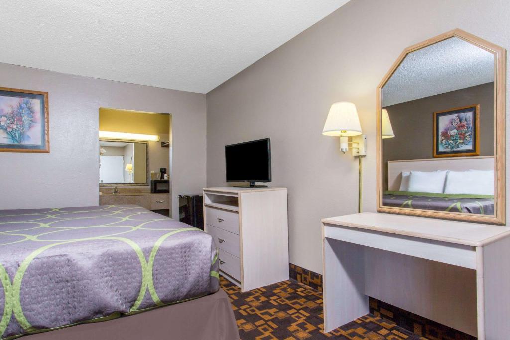 Super 8 by Wyndham Antioch/Nashville South East - image 6