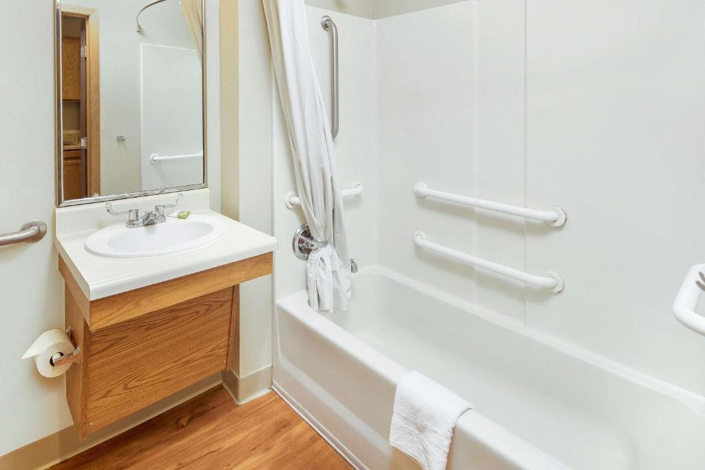 WoodSpring Suites Raleigh Apex - image 7