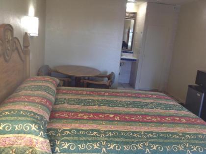 Apple Valley Motel - image 3
