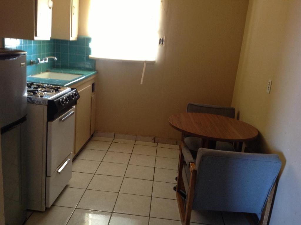 Apple Valley Motel - image 5