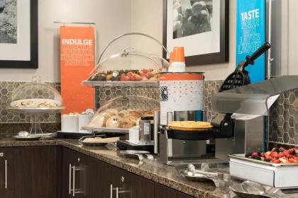 Hampton Inn Appleton-Fox River Mall Area - image 14