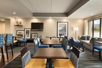 Hampton Inn Appleton-Fox River Mall Area - image 2