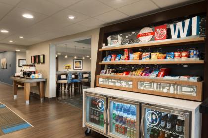 Hampton Inn Appleton-Fox River Mall Area - image 5