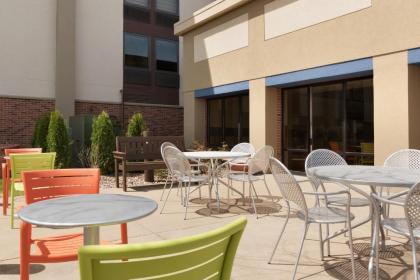 Hampton Inn Appleton-Fox River Mall Area - image 8